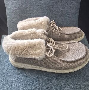 Hey Dude Women's Light Beige Faux Fur Lined Slip-On Booties